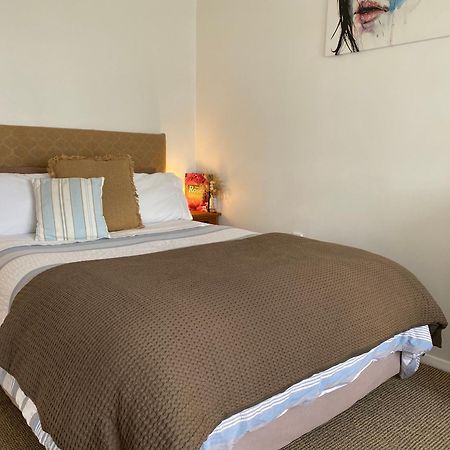 Wee Blue Bnb- Central Cosy Villa Timaru Bagian luar foto