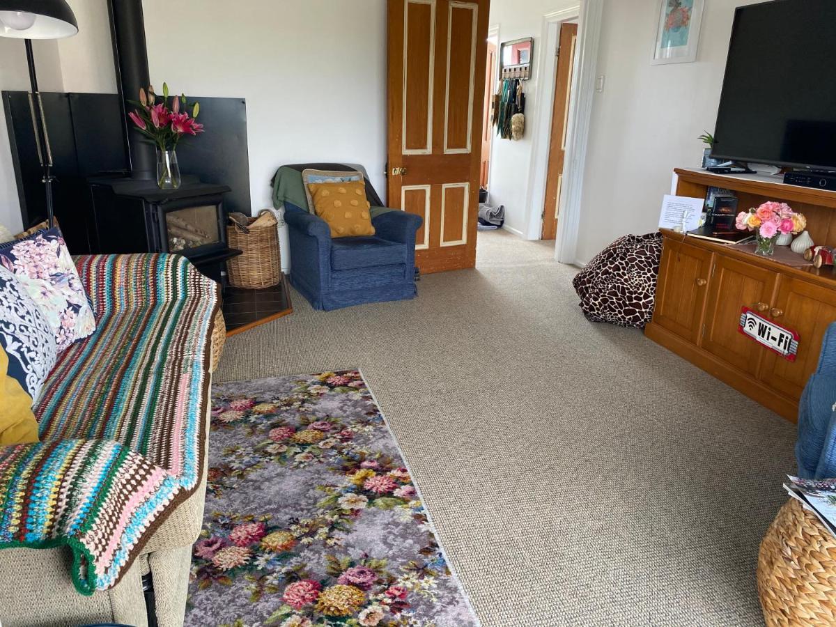 Wee Blue Bnb- Central Cosy Villa Timaru Bagian luar foto