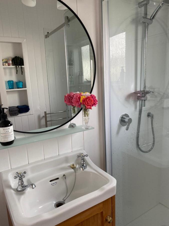 Wee Blue Bnb- Central Cosy Villa Timaru Bagian luar foto