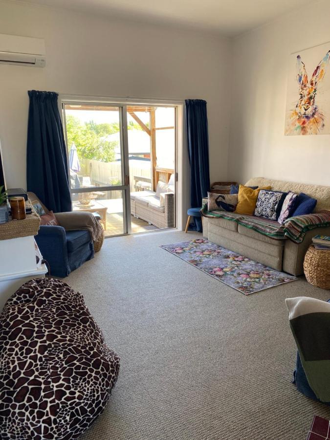 Wee Blue Bnb- Central Cosy Villa Timaru Bagian luar foto
