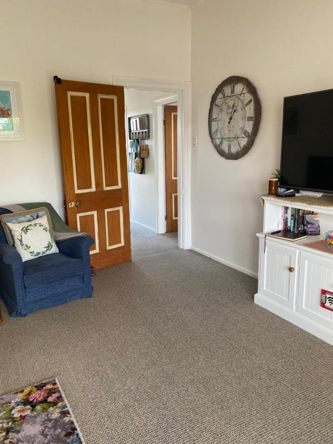 Wee Blue Bnb- Central Cosy Villa Timaru Bagian luar foto