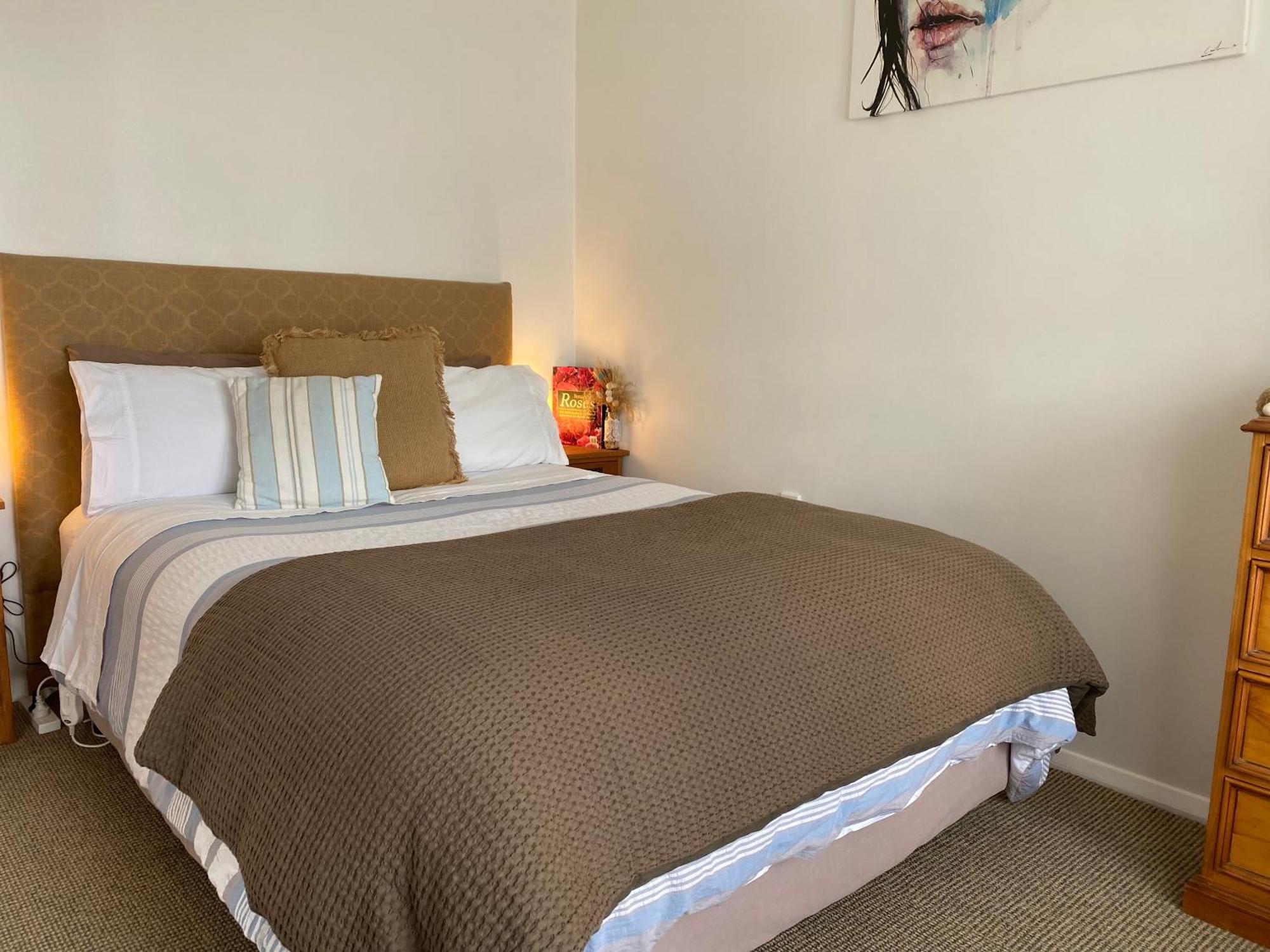 Wee Blue Bnb- Central Cosy Villa Timaru Bagian luar foto